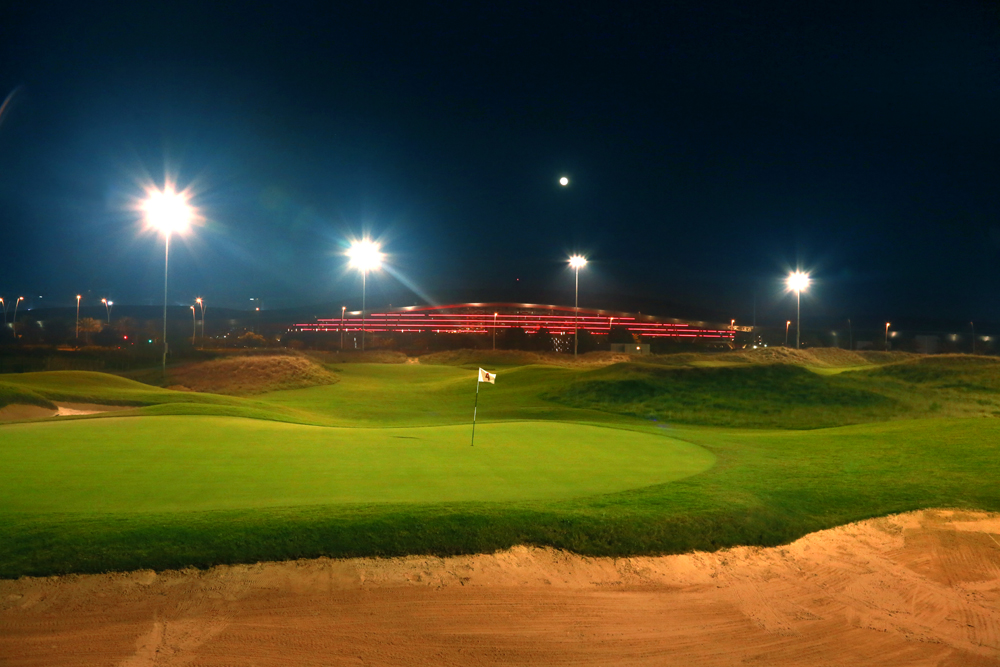 Yas Night Golf I82A3573 Lr